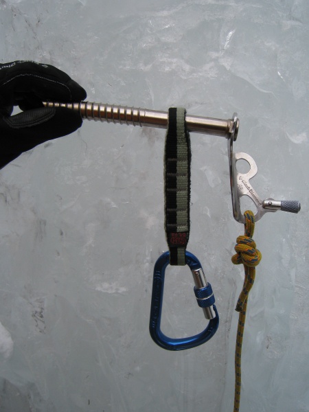 Slika:Spust na ledni vijak vijak+vrvica+trak+vponka.JPG